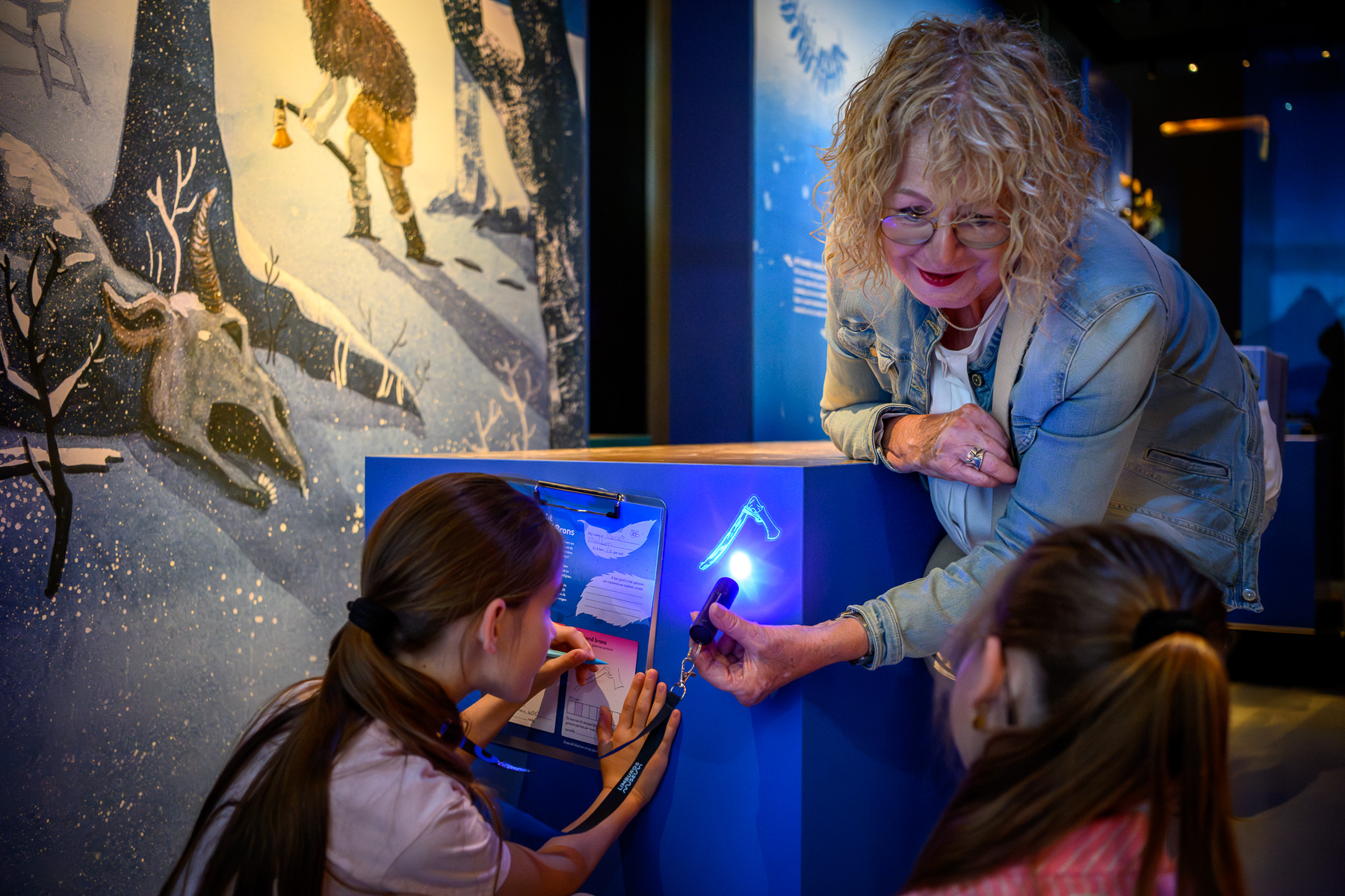 Prijswinnend Betoverend Brons wegens succes verlengd